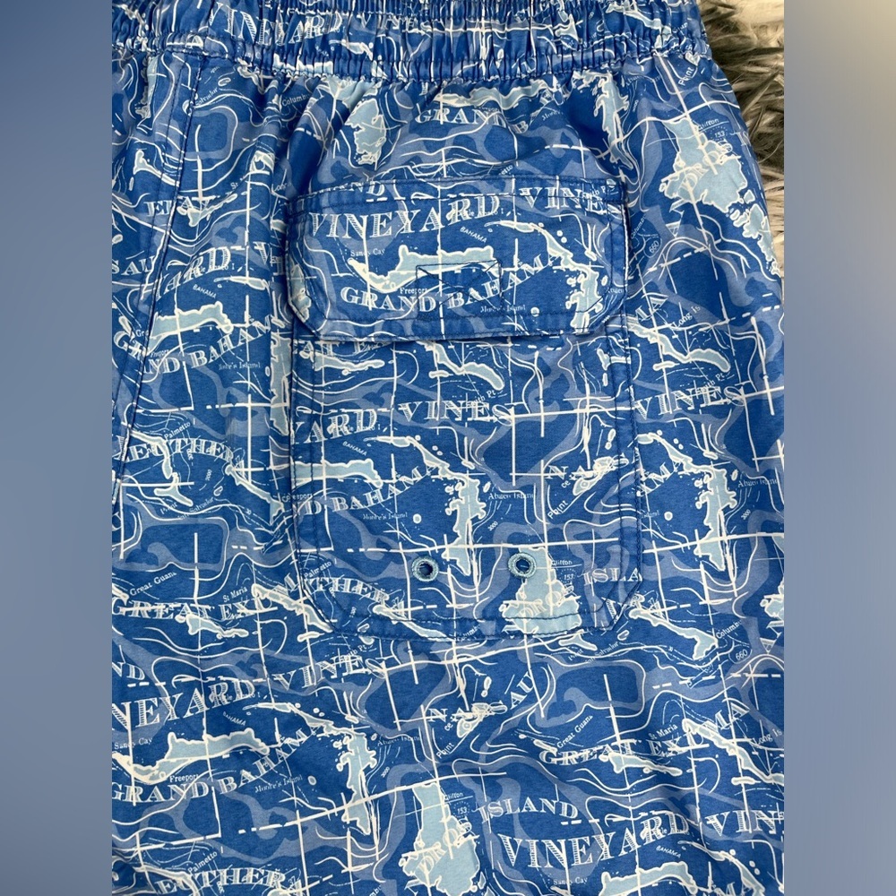 Vineyard Vines Men's Swim Trunks Size Medium Blue White Whales - Picture 8 of 11